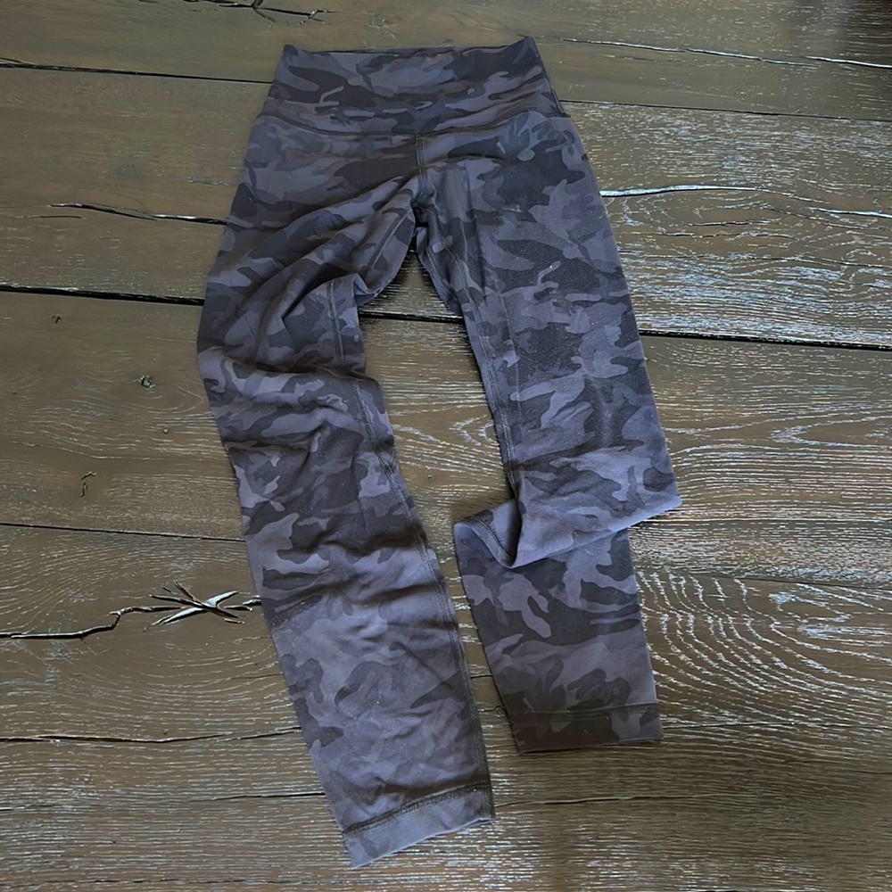 Lululemon size 2 camo Align leggings in deep coal blue gray tone